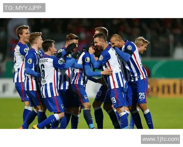 沙尔克04大胜柏林赫塔，积分榜升至前三位置震惊德甲联赛